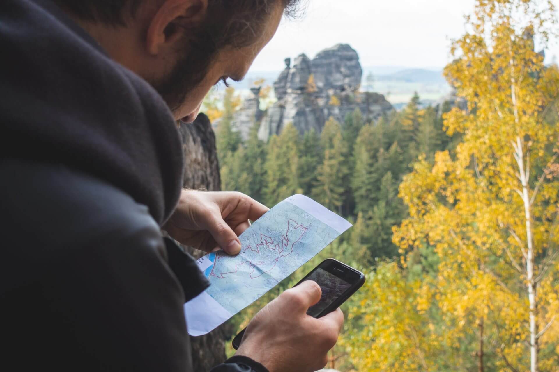 10 Apps Your Phone Should Have When Hiking Abroad